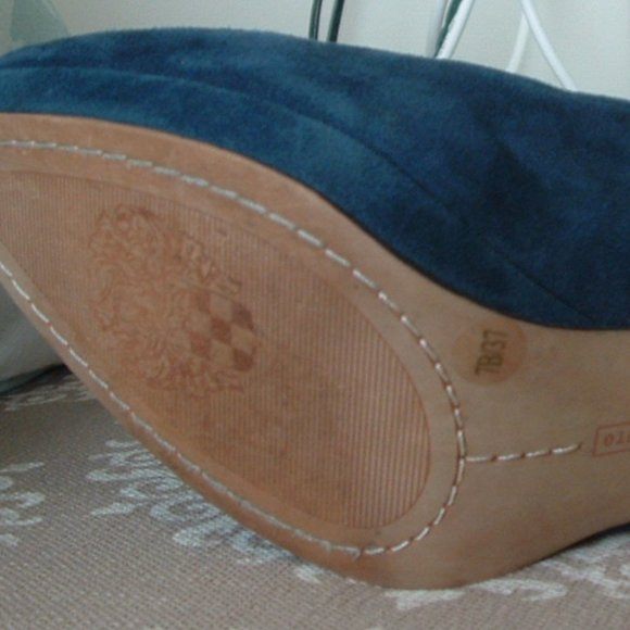 Vince Camuto Suede Blue Suede Heels - Picture 7 of 8